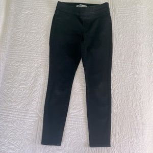 Old Navy- Women’s Black Super Skinny Jegging